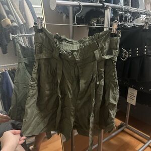 Banana Republic - Olive Green Self Tie Zipper Short Pants - Size 4